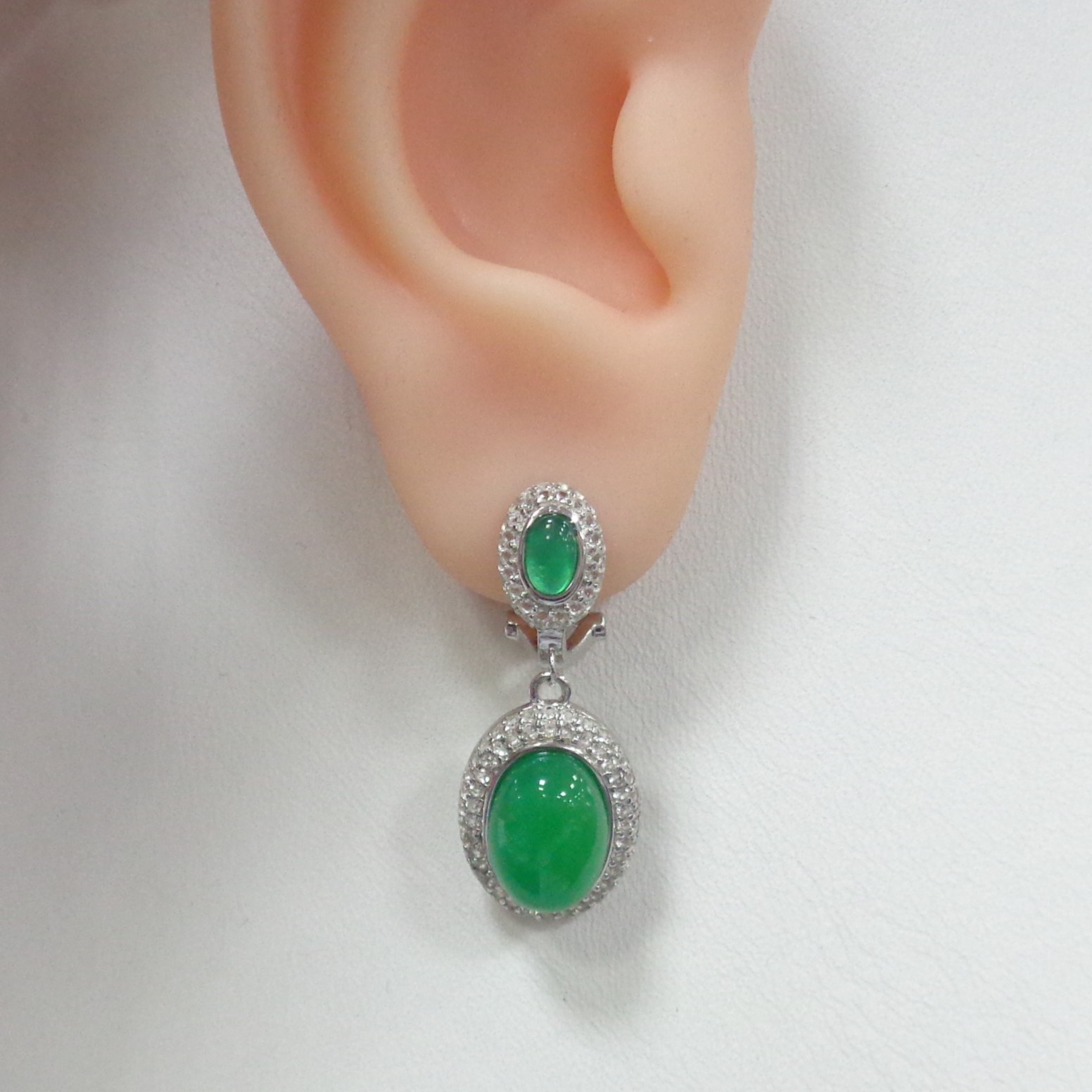 Серебряные серьги с зелеными халцедонами